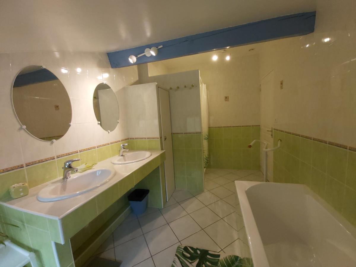 O Miroir... Sans Detour Dis-Moi Tout De Ce Sejour Francescas Bagian luar foto