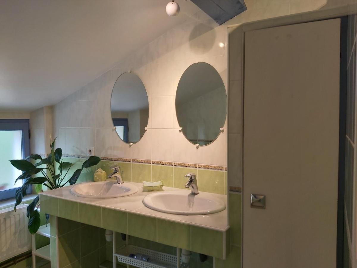 O Miroir... Sans Detour Dis-Moi Tout De Ce Sejour Francescas Bagian luar foto